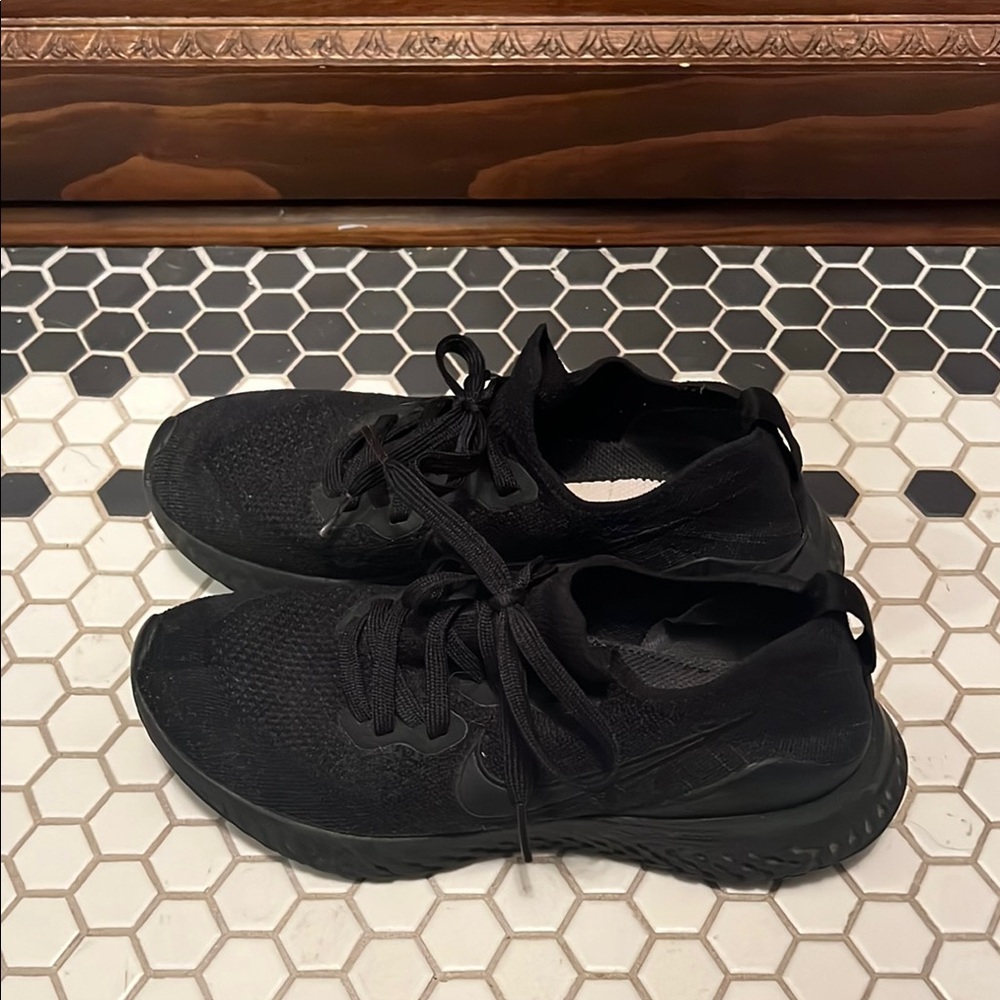 Nike Black Tennis Shoes